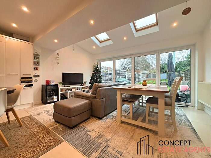 5 Bedroom Terraced House To Rent In Churston Drive, Morden, Surrey, SM4