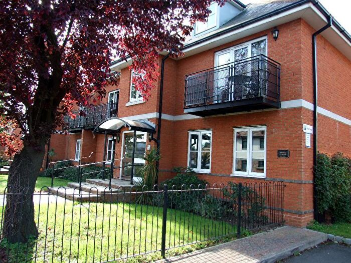 2 Bedroom Apartment For Sale In Abbey Road, Chertsey, KT16