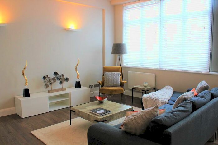 2 Bedroom Apartment To Rent In Lawrence House, City Road, Clerkenwell, London, EC1V