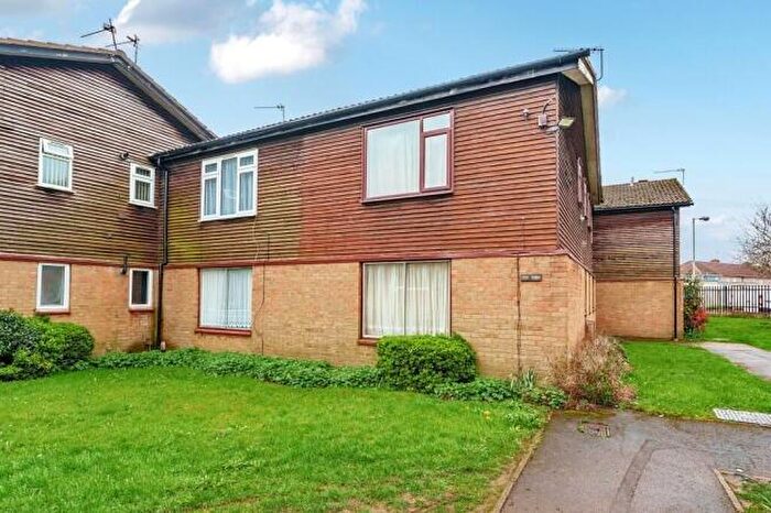 1 Bedroom Maisonette For Sale In Holmedale, Slough, Berkshire, SL2