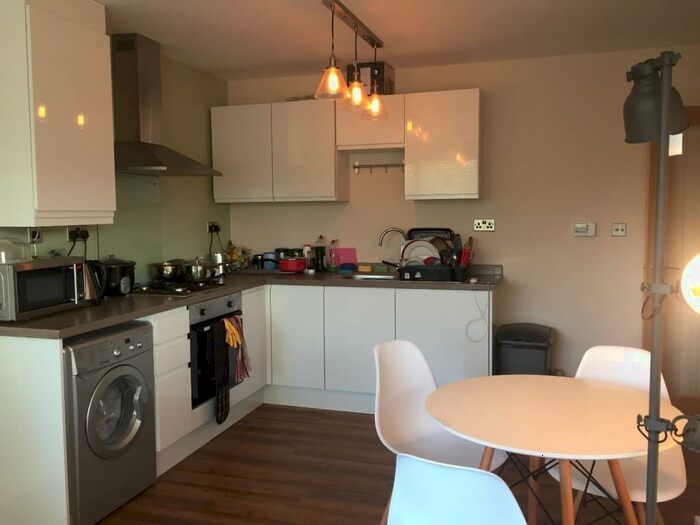 3 Bedroom Flat To Rent In Kenton Walk, Selly Oak, Birmingham, B29