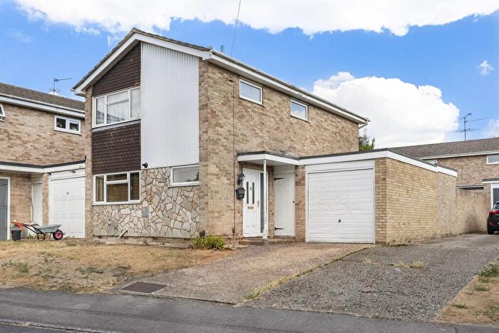 4 Bedroom Link Detached House For Sale In Stuart Close, Emmer Green, Reading, RG4