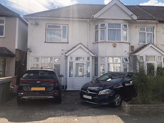 2 Bedroom End Of Terrace House To Rent In Kingsbury, Brent, NW9