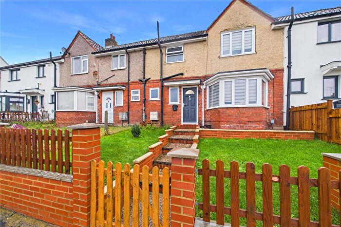 3 Bedroom Terraced House For Sale In Lyndhurst Road, Tilehurst, Reading, Berkshire, RG30