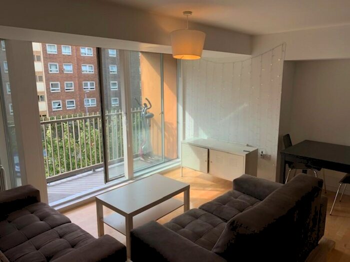 2 Bedroom Apartment To Rent In Saxton Gardens, Leeds City Centre, LS9