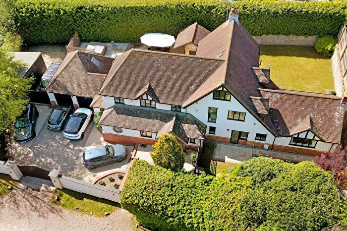 5 Bedroom Detached House For Sale In The Avenue, Farnham Common, SL2
