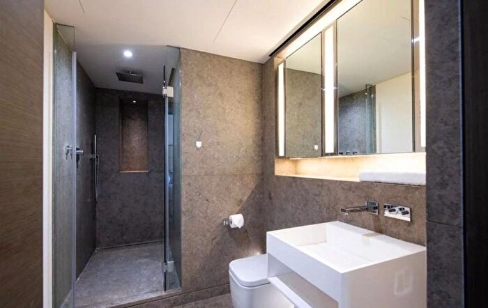 2 Bedroom Flat To Rent In Duke Street, London, W1K