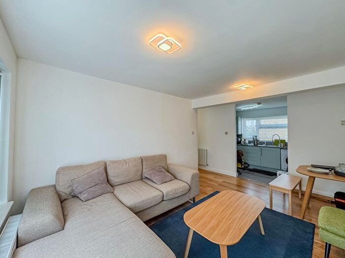 2 Bedroom Flat To Rent In Chelmsford Road, E11