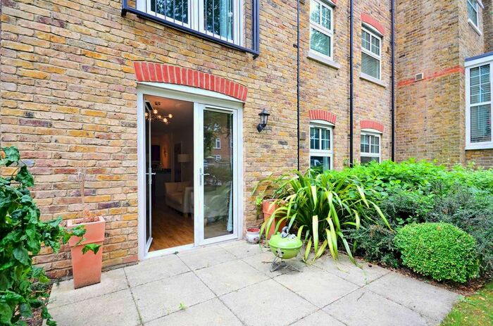 2 Bedroom Flat To Rent In Golden Manor, Hanwell, London, W7