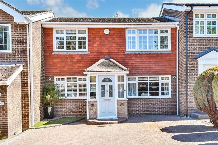 3 Bedroom Terraced House For Sale In Broadway, Gillingham, Kent, ME8