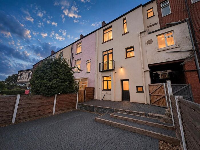 4 Bedroom Property For Sale In Wakefield Road, Stalybridge, SK15