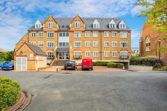 1 Bedroom Flat To Rent In Hallam Close, Watford, Hertfordshire, WD24