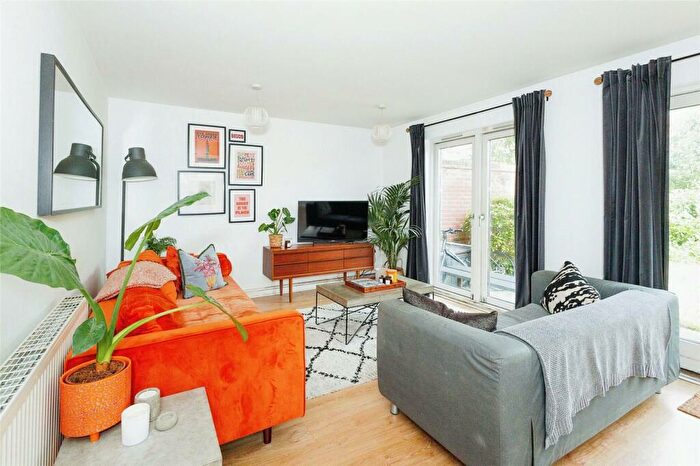 1 Bedroom Flat To Rent In Cavendish Road, West Didsbury, M20