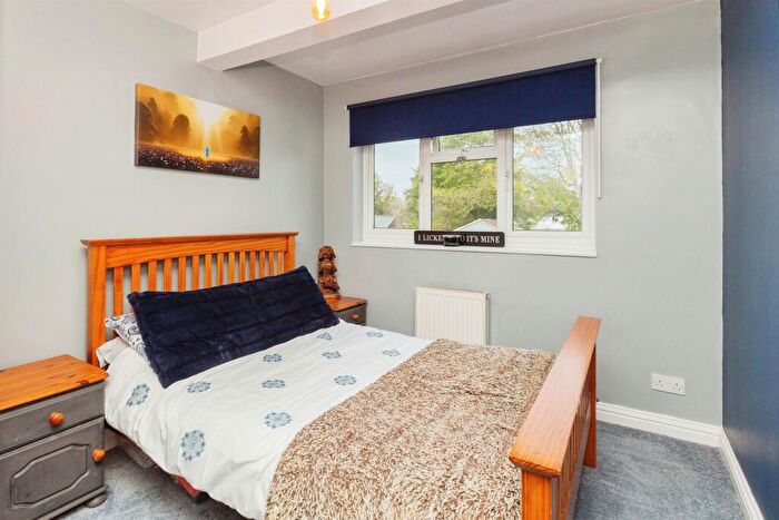 2 Bedroom End Of Terrace House For Sale In Northern Road, Aylesbury, HP19