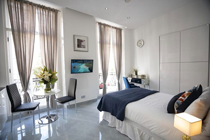 Flat To Rent In Gloucester Place, London, NW1