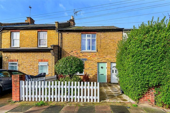 2 Bedroom Maisonette To Rent In Acre Road, Kingston Upon Thames, KT2