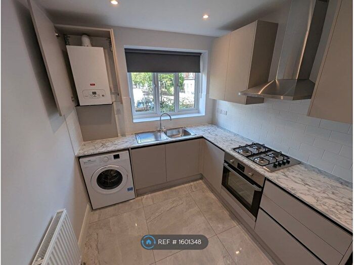 2 Bedroom Flat To Rent In Arlington House, London, W12