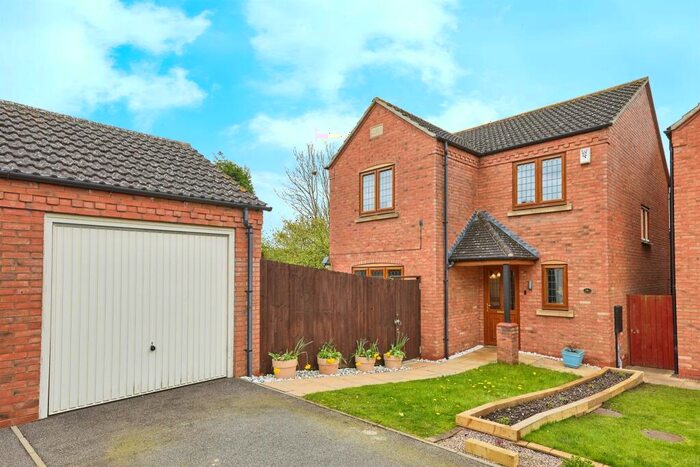 4 Bedroom Detached House For Sale In Wentworth Drive, Stretton, Burton-On-Trent, DE13