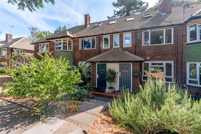 4 Bedroom Maisonette For Sale In Haversham Close, East Twickenham, TW1