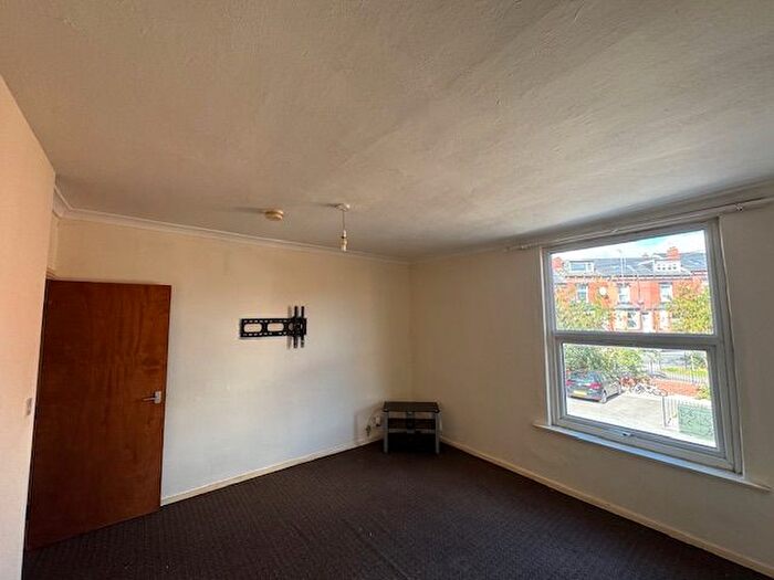 2 Bedroom Flat To Rent In Cross Green Avenue, Cross Green, Leeds, LS9