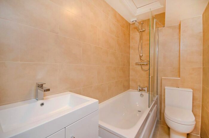 1 Bedroom Flat To Rent In Rye Lane, Peckham Rye, London, SE15