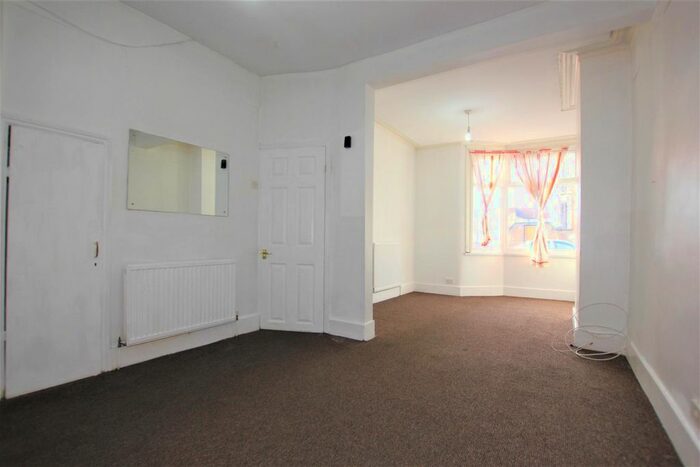 2 Bedroom Property To Rent In Sunnyside Road East, Edmonton, N9