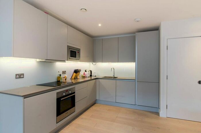 2 Bedroom Flat To Rent In Cobalt Place, Battersea Square, London, SW11