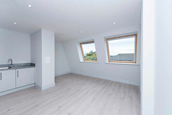 2 Bedroom Flat To Rent In High Road, London, N20