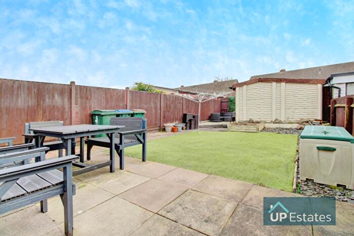 3 Bedroom Semi-Detached House For Sale In Yewdale Crescent, Coventry, CV2