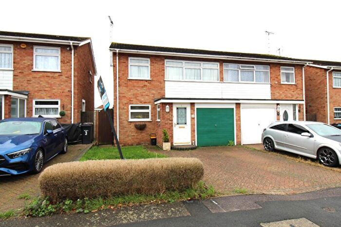 3 Bedroom Semi Detached House For Sale In Rutland Gardens, Rochford, Essex, SS4