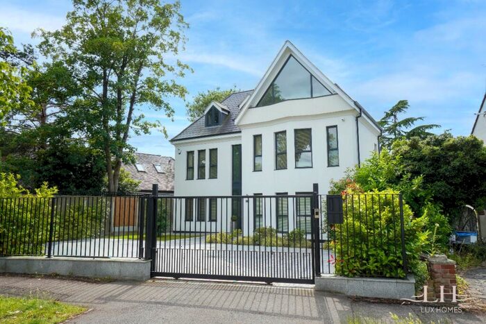 7 Bedroom Detached House To Rent In Nelmes Way, Hornchurch, RM11