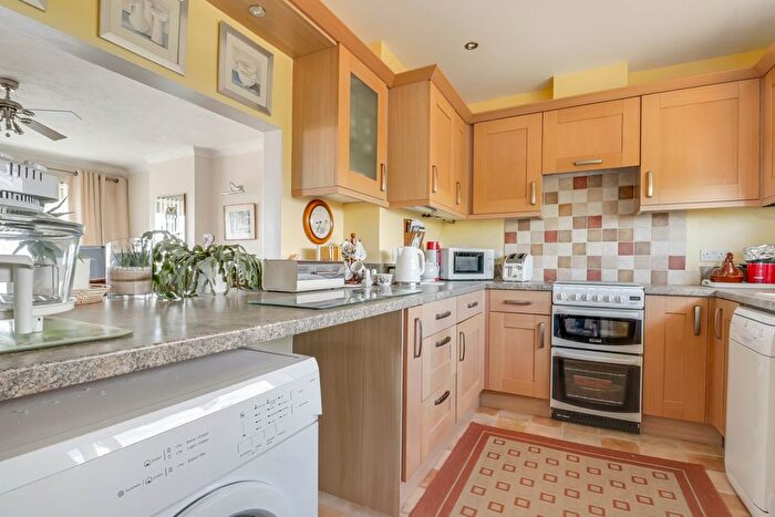 2 Bedroom Flat For Sale In Dungannon Chase, Thorpe Bay, SS1