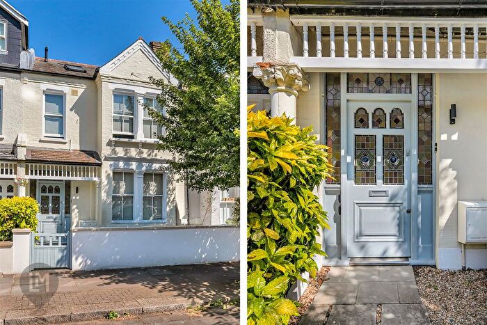 3 Bedroom Flat To Rent In Lavenham Road, London, SW18