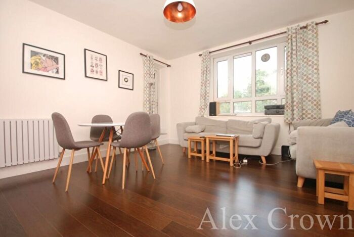 4 Bedroom Apartment To Rent In Skelton House, Mayville Estate, Stoke Newington, N16