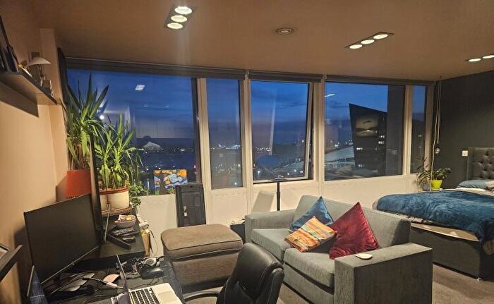 Apartment To Rent In Strand Street, Liverpool, L1