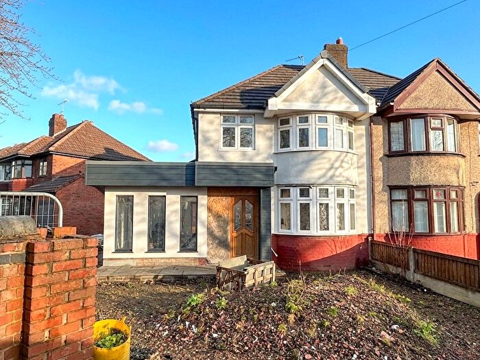 3 Bedroom Semi Detached House For Sale In Romsey Road, Wolverhampton, West Midlands, WV10