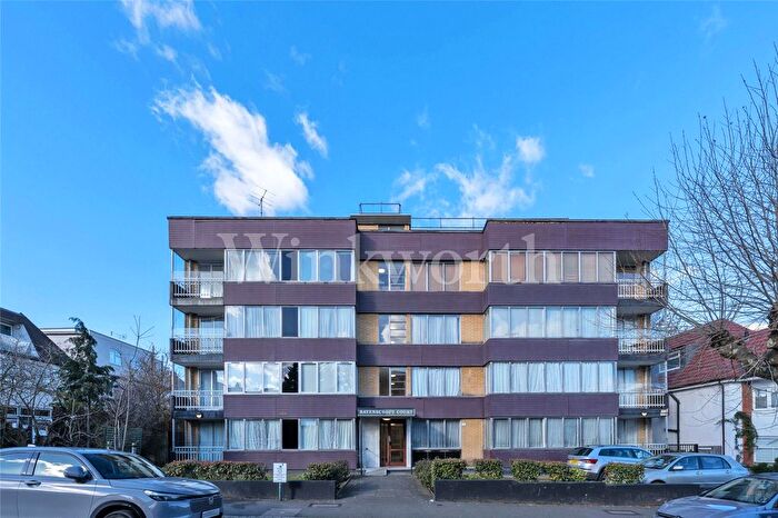 3 Bedroom Flat For Sale In Ravenscroft Avenue, London, NW11