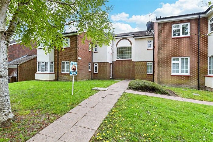 1 Bedroom Flat For Sale In Willow Rise, Downswood, Maidstone, Kent, ME15