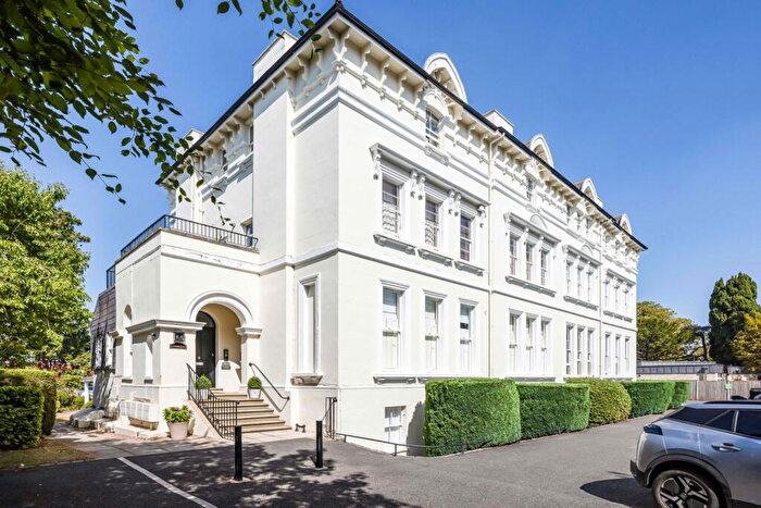 2 Bedroom Flat For Sale In Lindholme, , The Park, GL50