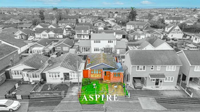 2 Bedroom Detached Bungalow For Sale In Heideburg Road, Canvey Island, SS8