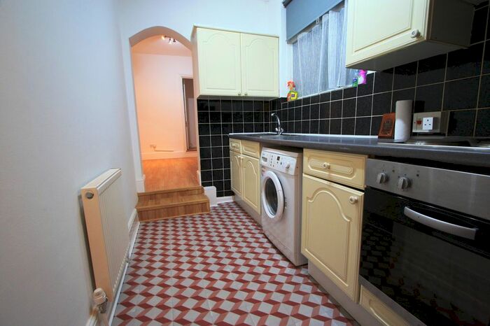 2 Bedroom Flat To Rent In Brighton Road, South Croydon, CR2