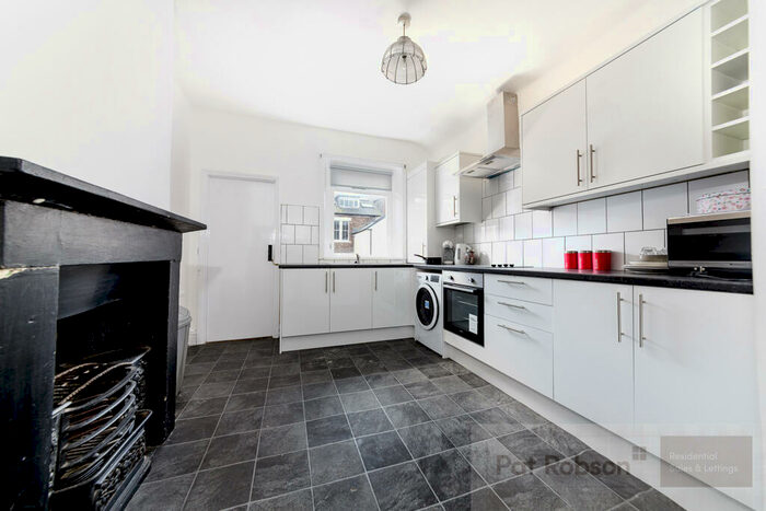 3 Bedroom Property To Rent In Holly Avenue, Jesmond, Newcastle Upon Tyne, NE2