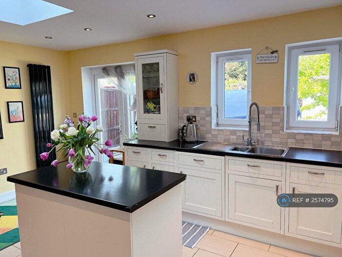 4 Bedroom Terraced House To Rent In Gantshill Crescent, Ilford, IG2
