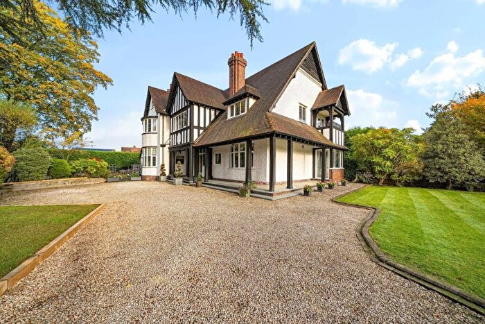 3 Bedroom Flat For Sale In Beaumont Grove, Solihull, West Midlands, B91