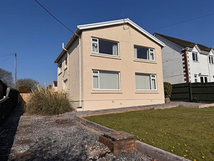 3 Bedroom Detached House For Sale In New Road, Ammanford, SA18