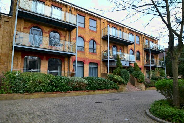 1 Bedroom Flat To Rent In Inner Park Road, Wimbledon Southfield SW19