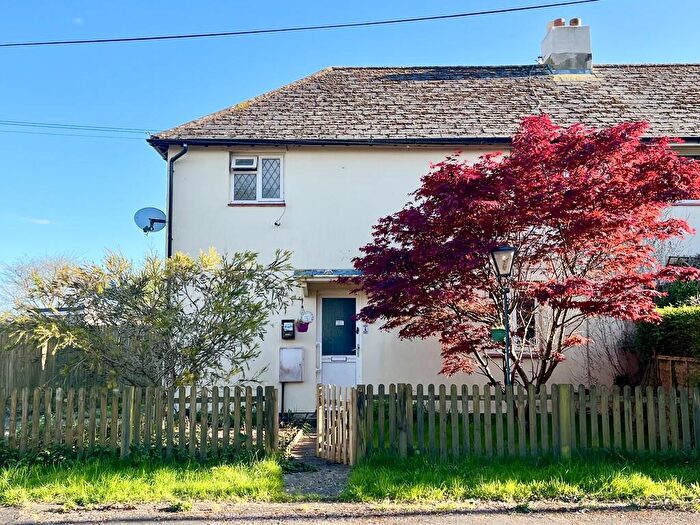 2 Bedroom Semi Detached House For Sale In Clovelly Road, Hayling Island, PO11