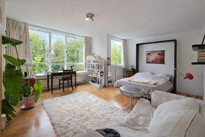 Studio To Rent In Avenue Road, London, N6