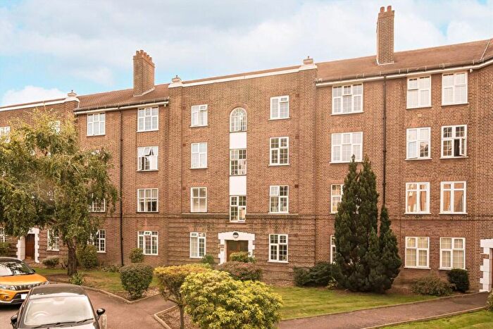 2 Bedroom Flat For Sale In Birkenhead Avenue, Kingston Upon Thames, KT2