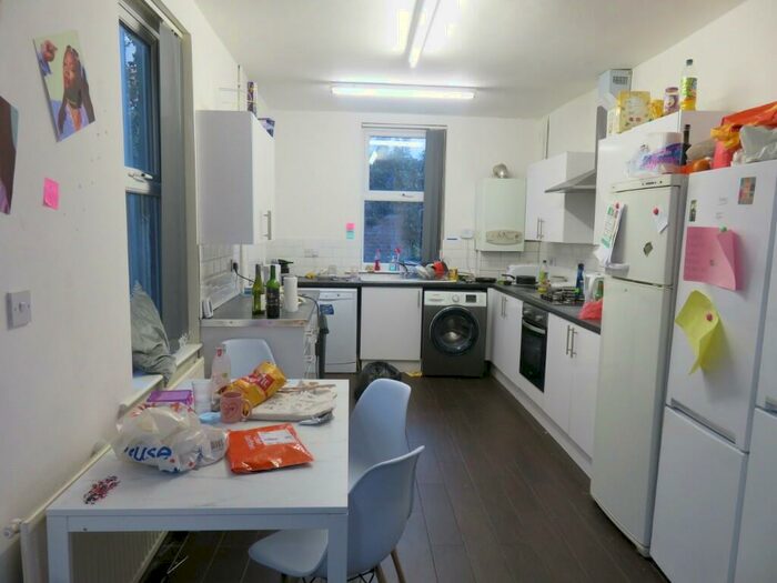 6 Bedroom Terraced House To Rent In Rolleston Drive, Nottingham, Nottinghamshire, NG7